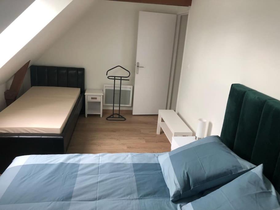 Residence Merlin Appart Des Druides Saint-Malon-sur-Mel Exteriör bild