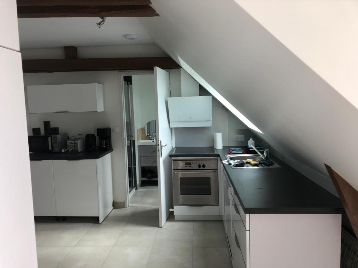 Residence Merlin Appart Des Druides Saint-Malon-sur-Mel Exteriör bild