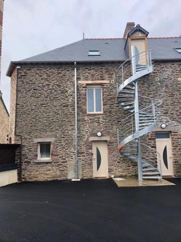 Residence Merlin Appart Des Druides Saint-Malon-sur-Mel Exteriör bild